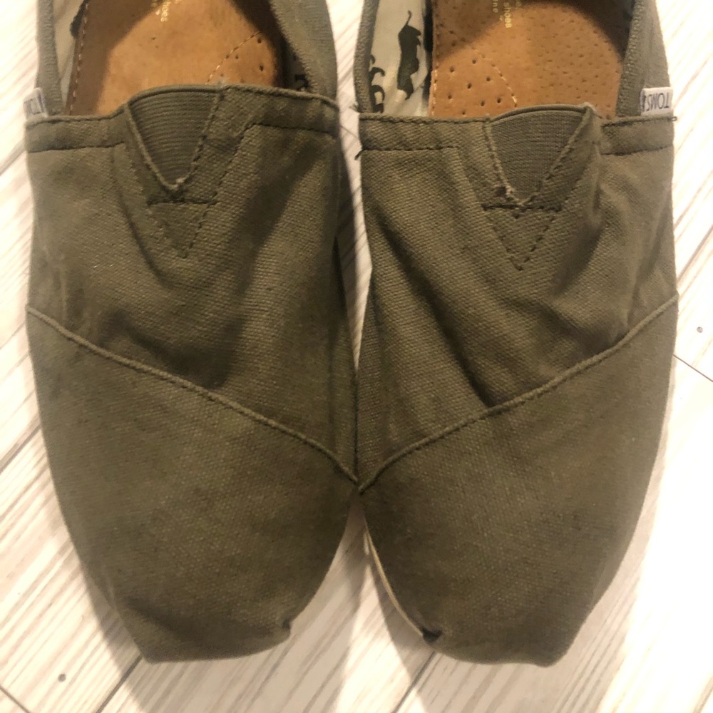 2/$25 🌵 Men’s 11.5 Olive Toms